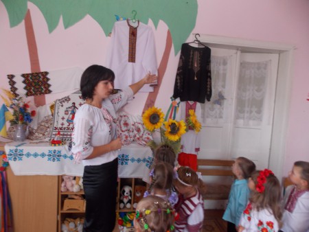 ознайомлення з національним одягом